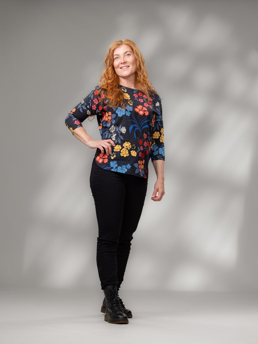 AAVApaita (M&ouml;kill&auml; musta / punainen / sininen trikoo)