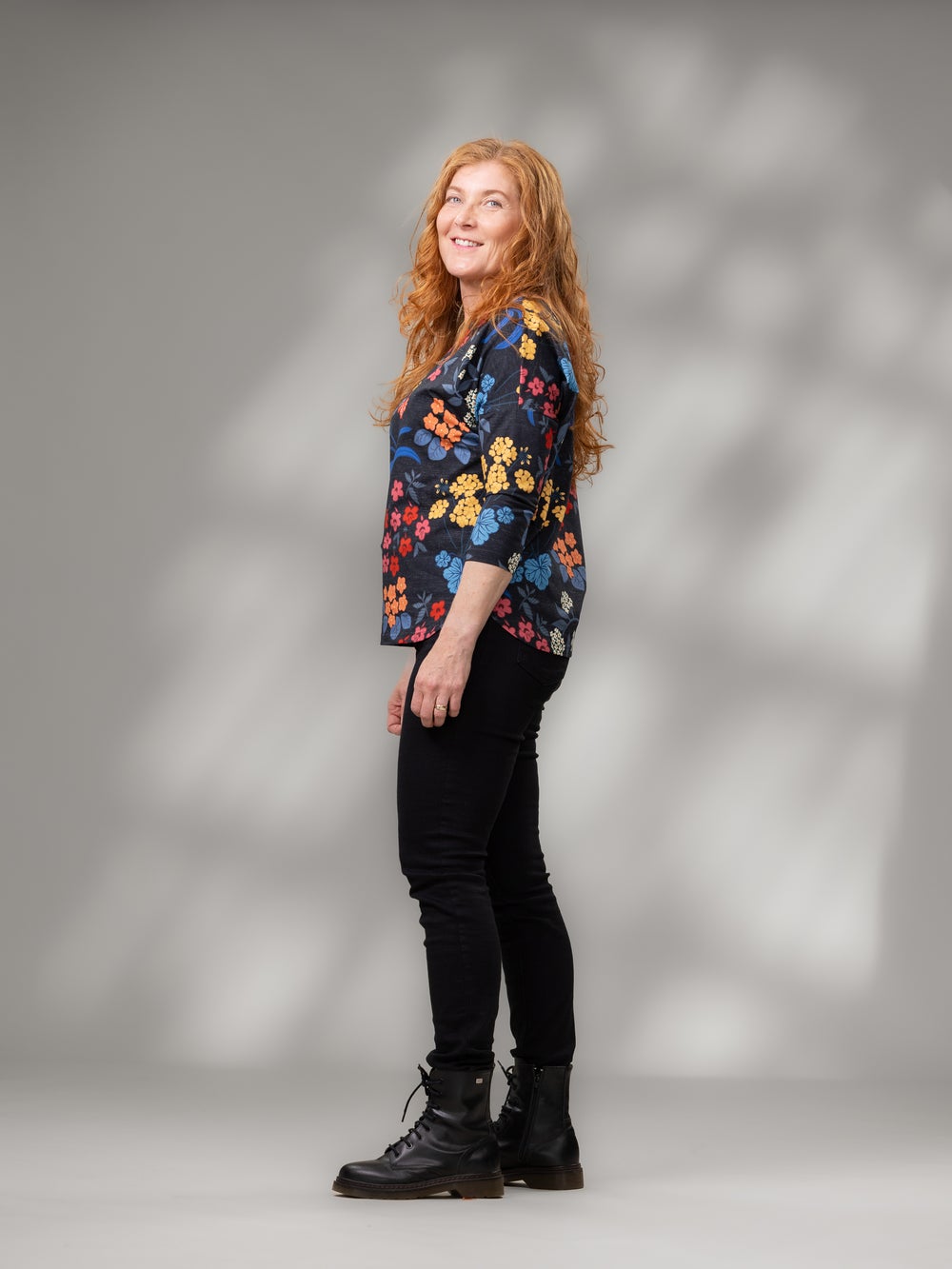 AAVApaita (M&ouml;kill&auml; musta / punainen / sininen trikoo)