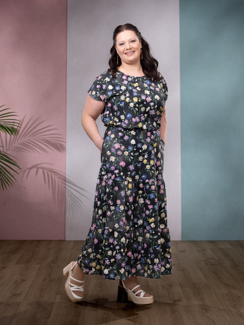 TUULIt-paita (Kahvilassa musta / pastelli trikoo)