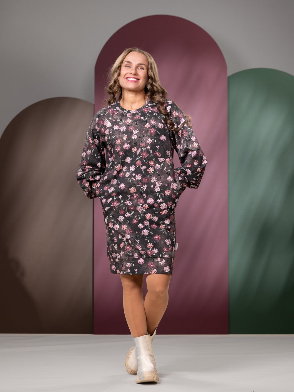 HILMAmekko (Kahvilassa viile&auml; ruskea / roosa joustocollege)