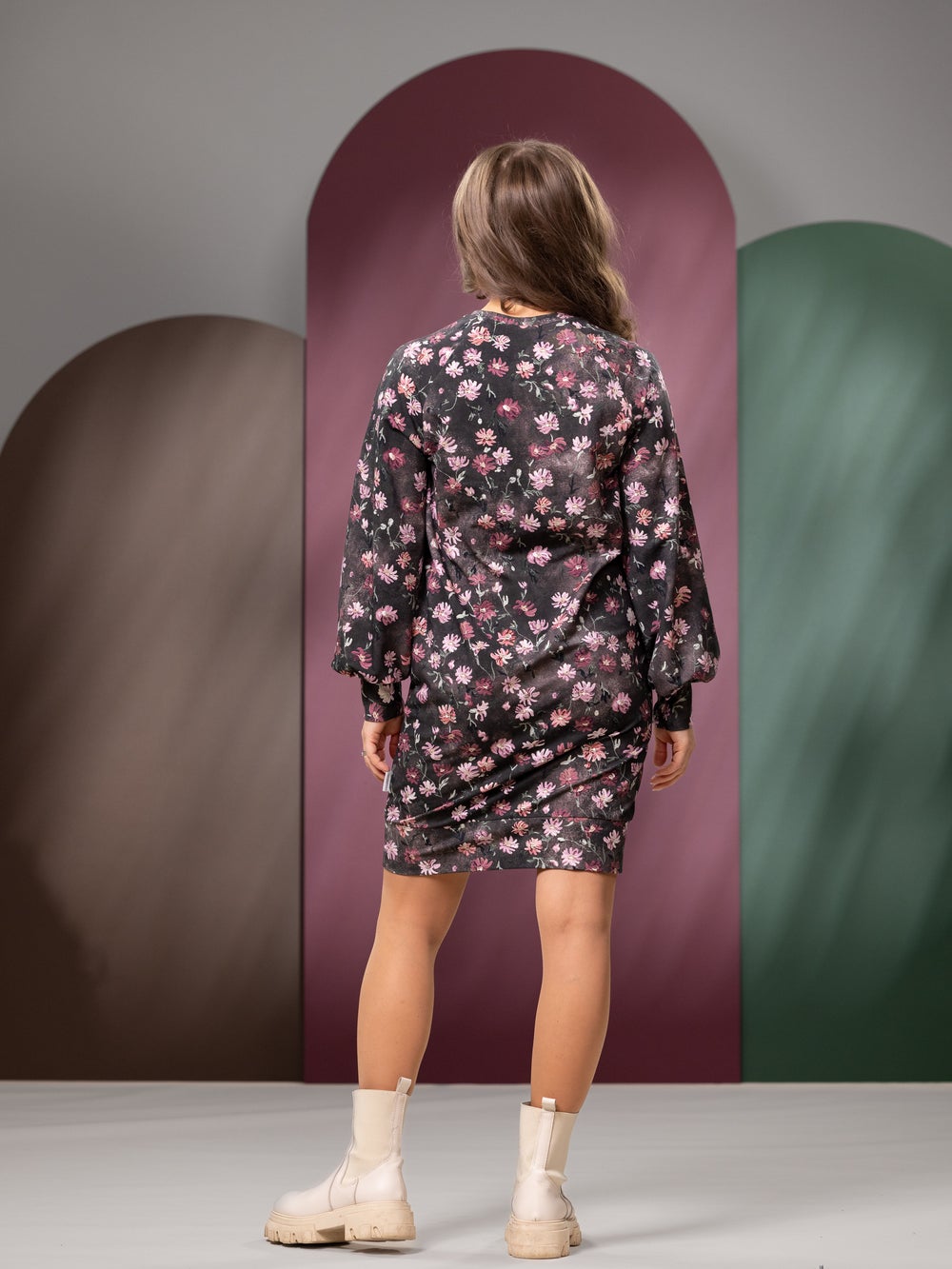 HILMAmekko (Kahvilassa viile&auml; ruskea / roosa joustocollege)