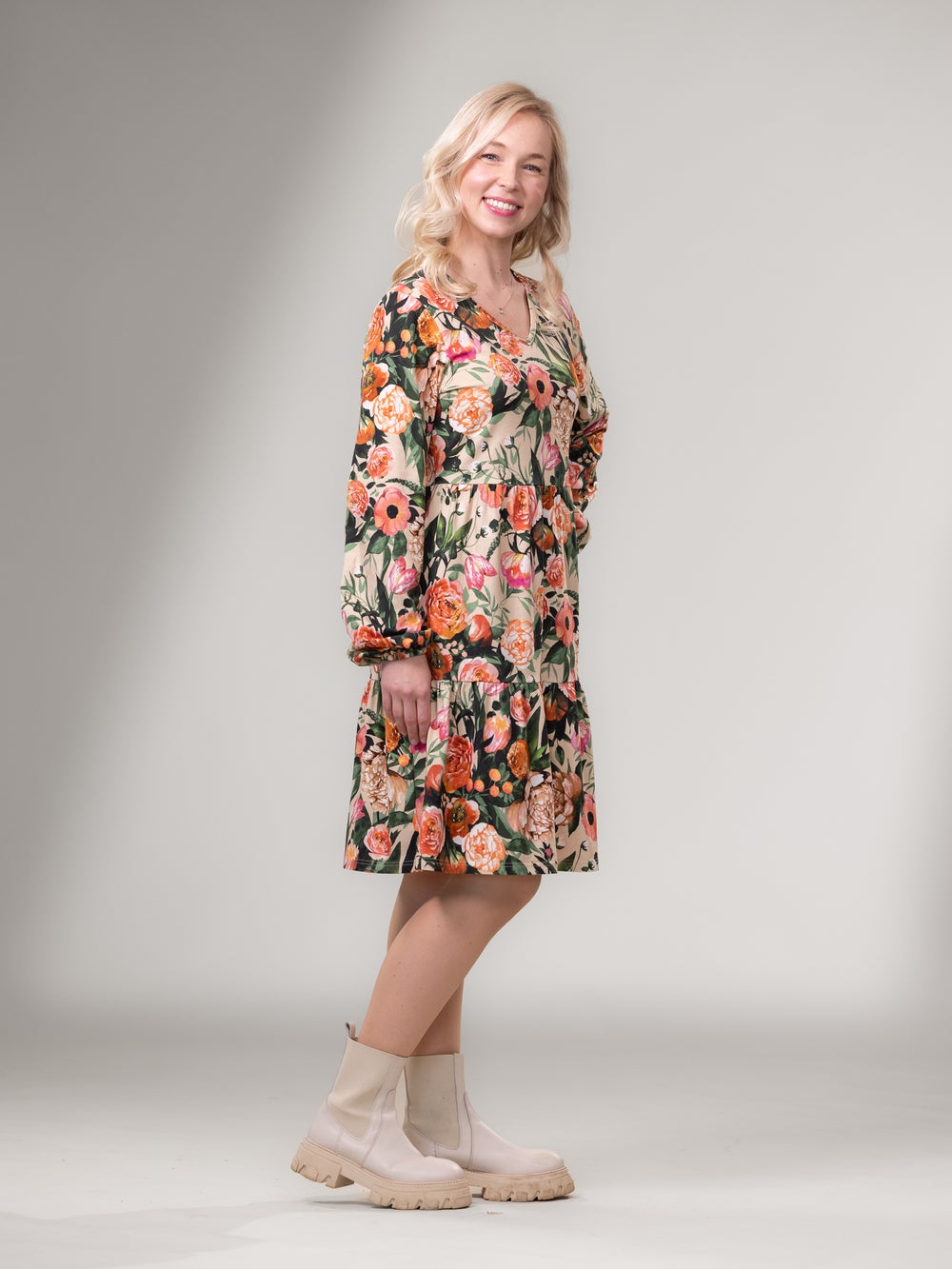 LYYTImekko (Kukkaiskylpy l&auml;mmin oranssi / vaalea beige trikoo)