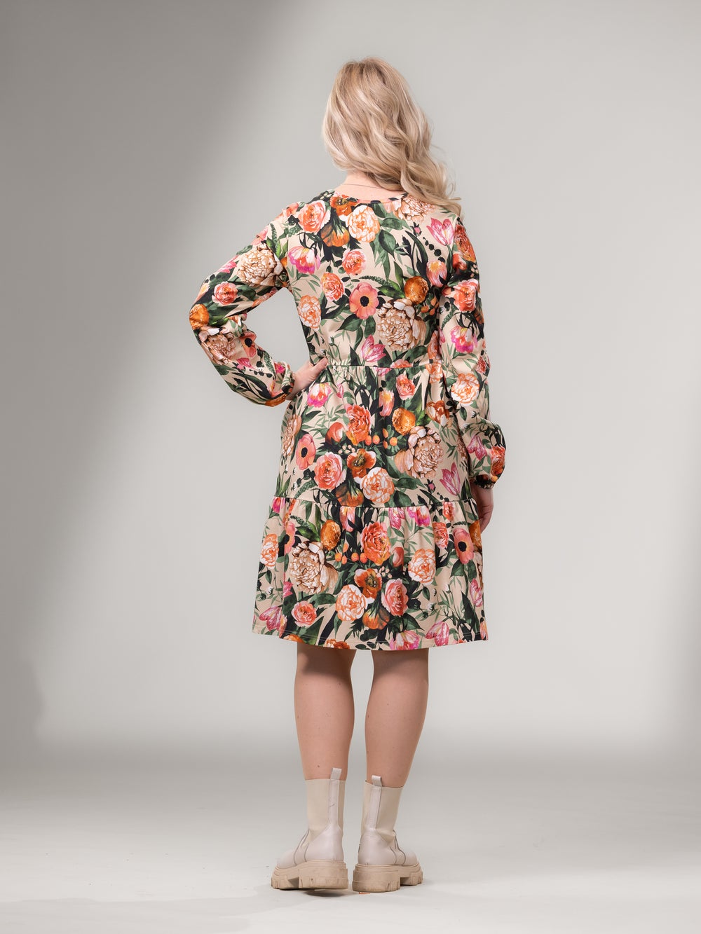 LYYTImekko (Kukkaiskylpy l&auml;mmin oranssi / vaalea beige trikoo)