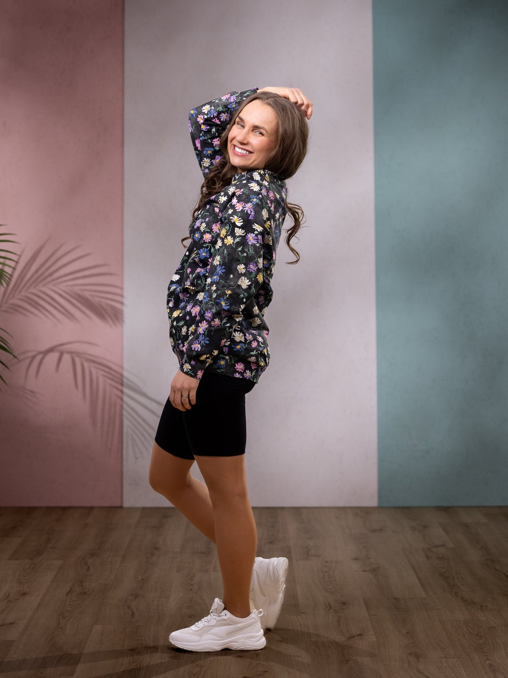 OVERSIZEcollege (Kahvilassa musta / pastelli joustocollege)