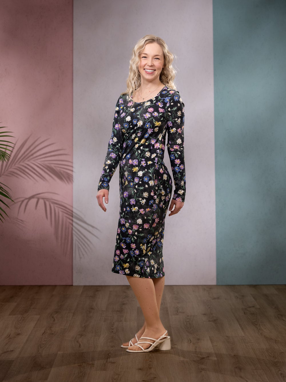 RUNOmekko (Kahvilassa musta / pastelli trikoo)