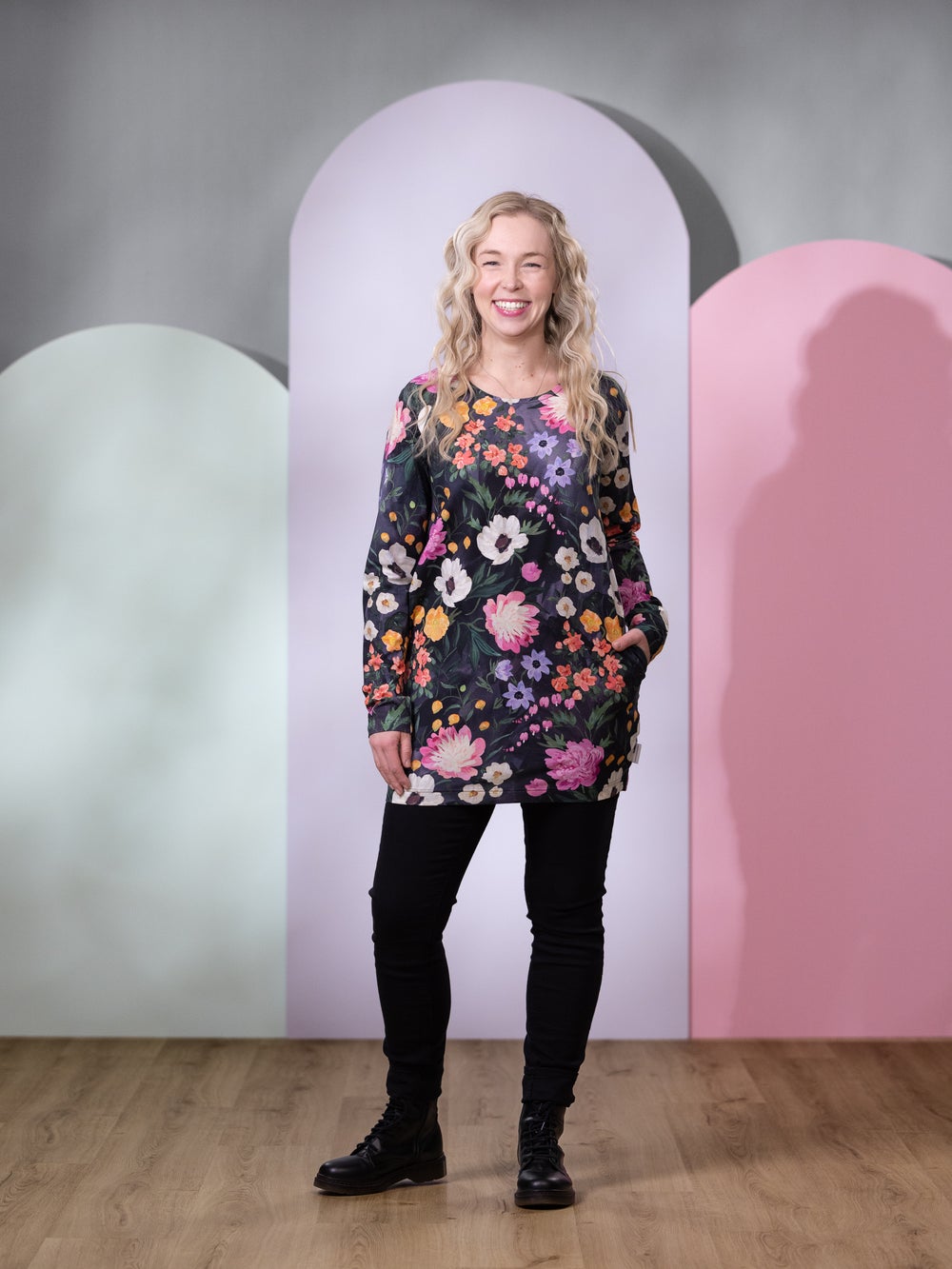 SAARAtunika (Kuningatarkukka muste / fuksia trikoo)