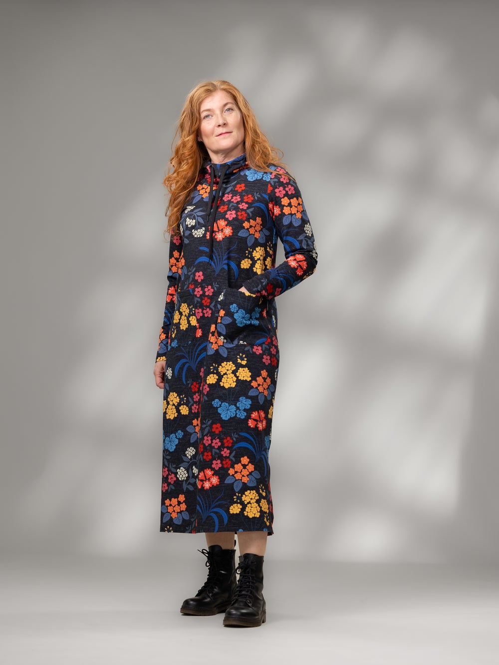 SLOWmekko (M&ouml;kill&auml; musta / punainen / sininen joustocollege)