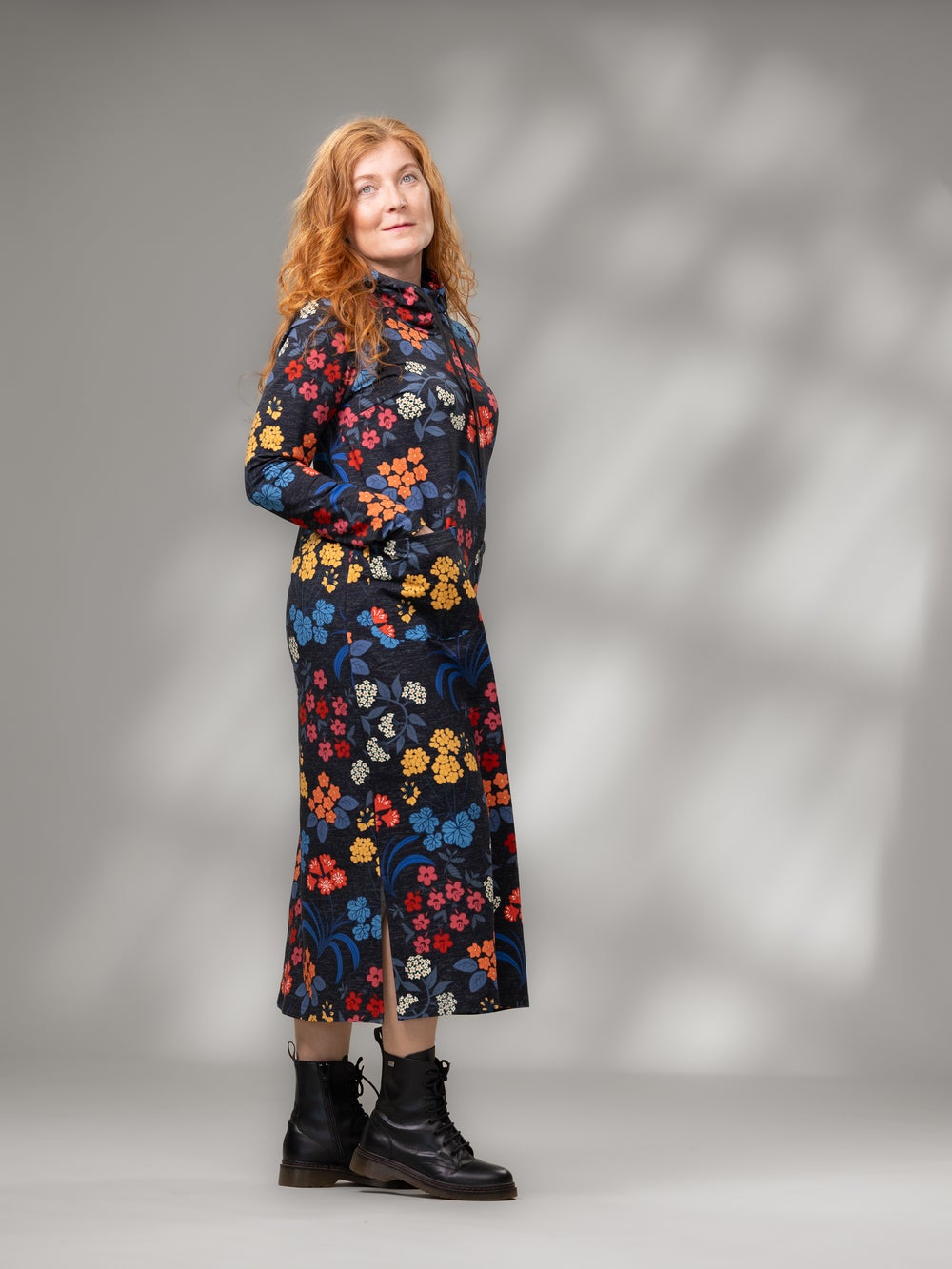 SLOWmekko (M&ouml;kill&auml; musta / punainen / sininen joustocollege)