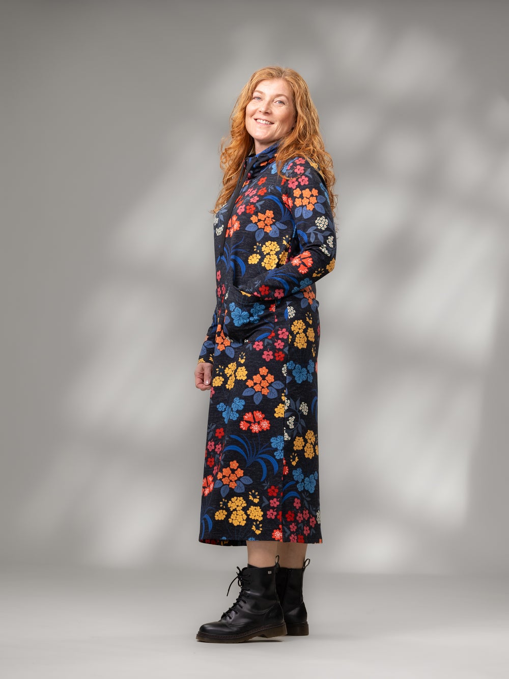 SLOWmekko (M&ouml;kill&auml; musta / punainen / sininen joustocollege)