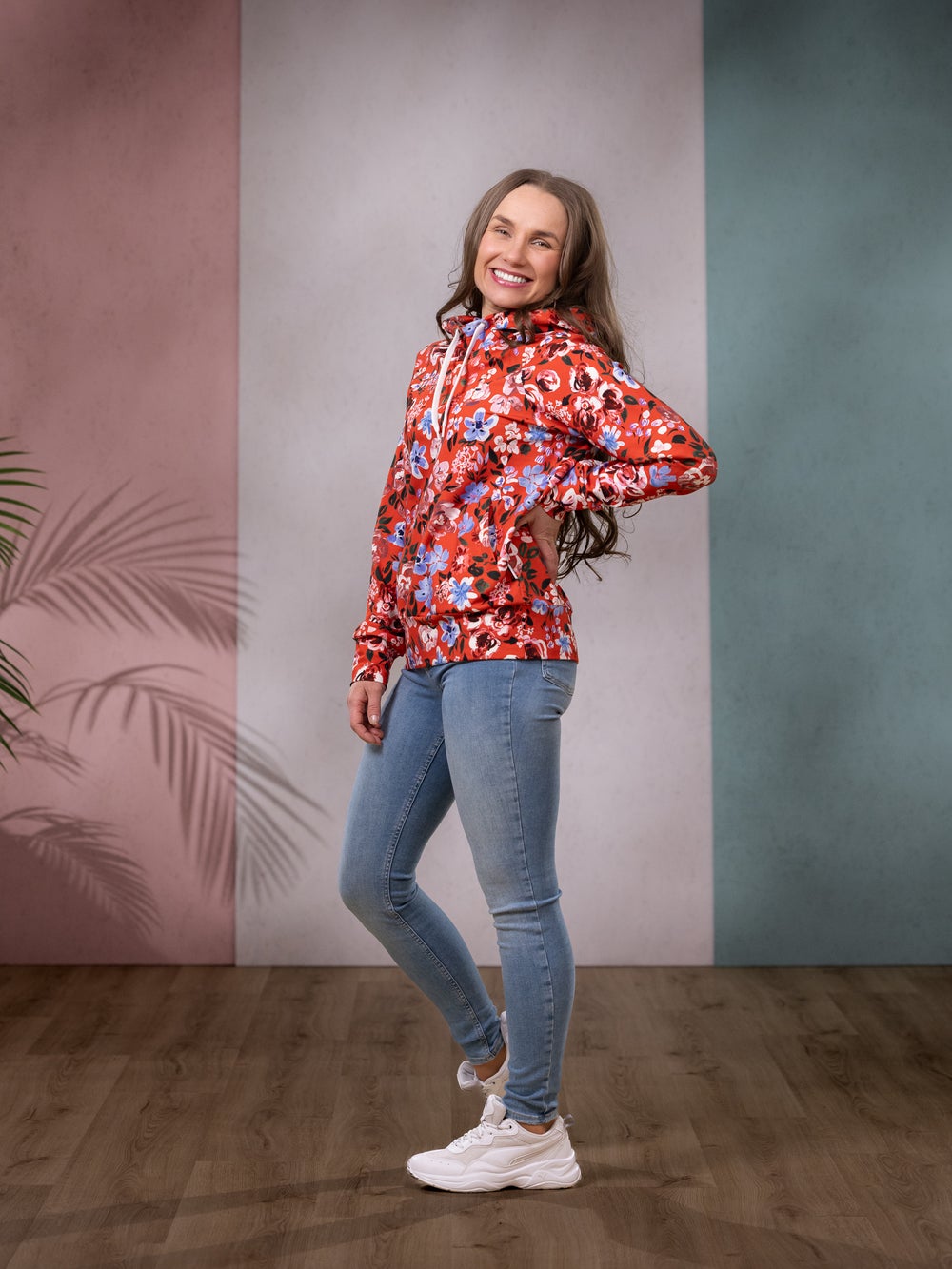 TUNDRAhuppari (Rakkaudella punainen / sininen / valkoinen joustocollege)