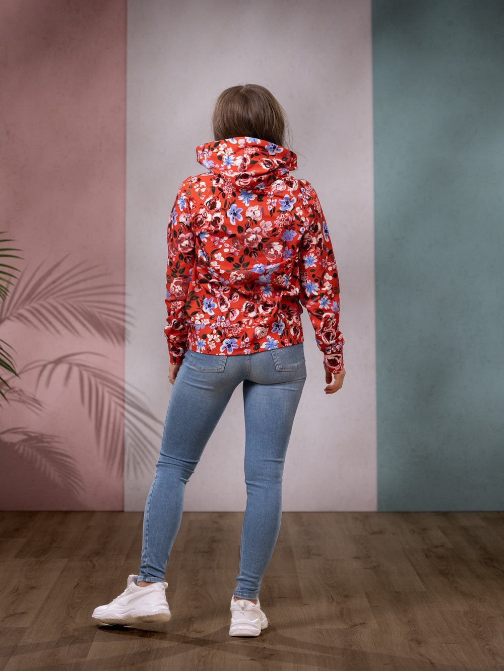 TUNDRAhuppari (Rakkaudella punainen / sininen / valkoinen joustocollege)