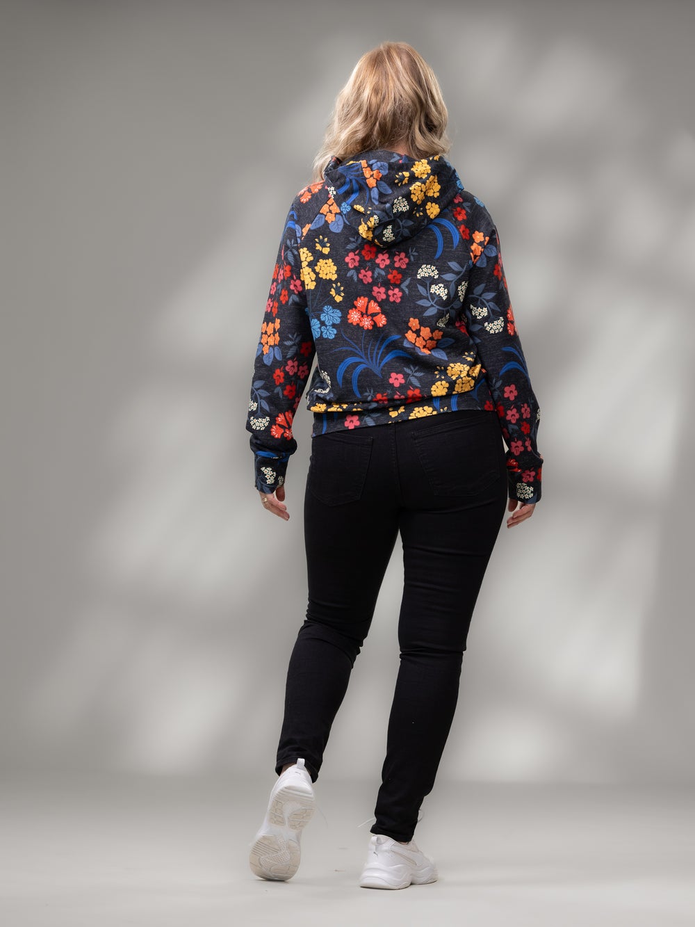 TUNTURIhuppari (M&ouml;kill&auml; musta / punainen / sininen joustocollege)