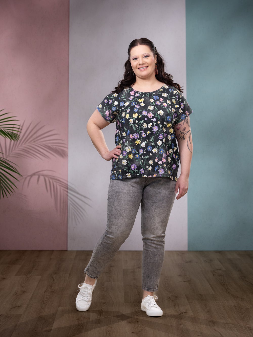 TUULIt-paita (Kahvilassa musta / pastelli trikoo)