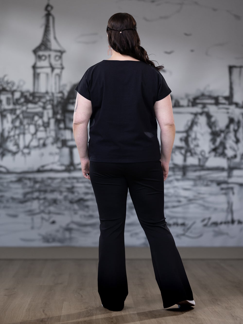 TUULIt-paita (musta trikoo)