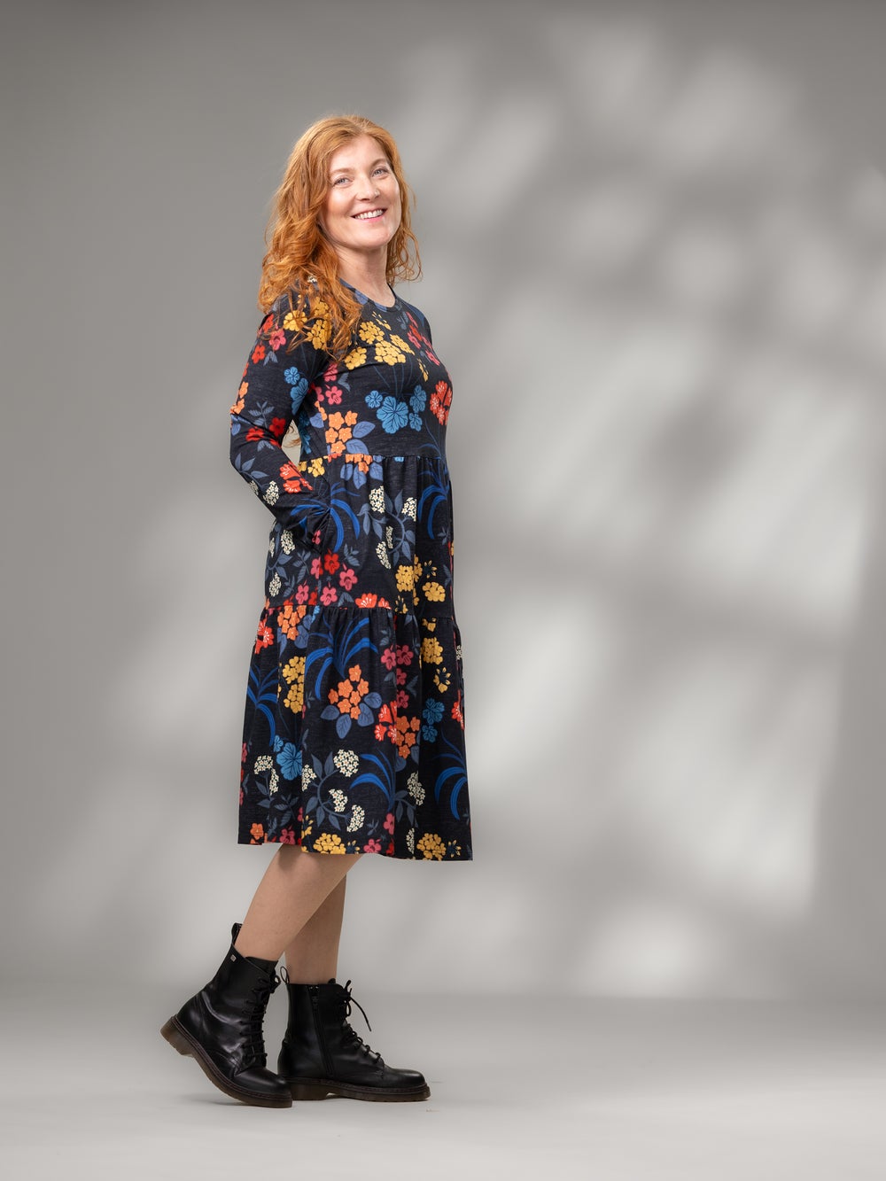 VILMAmekko (M&ouml;kill&auml; musta / punainen / sininen trikoo)