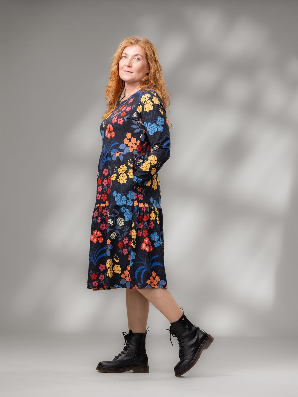 VILMAmekko (M&ouml;kill&auml; musta / punainen / sininen trikoo)