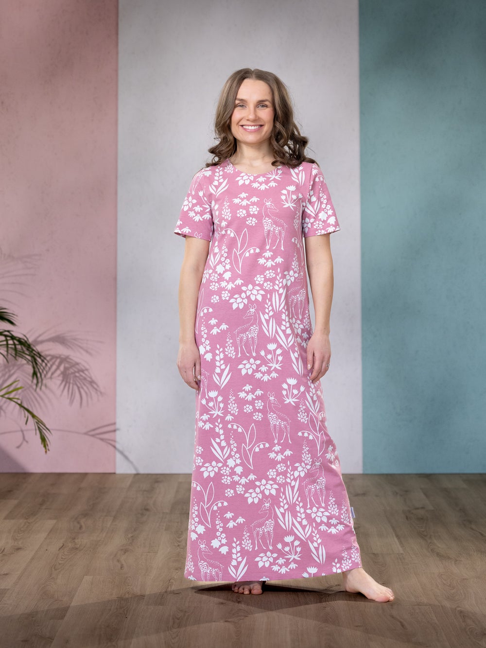 Y&Ouml;mekko lyhythiha (Kauris vanharoosa trikoo)