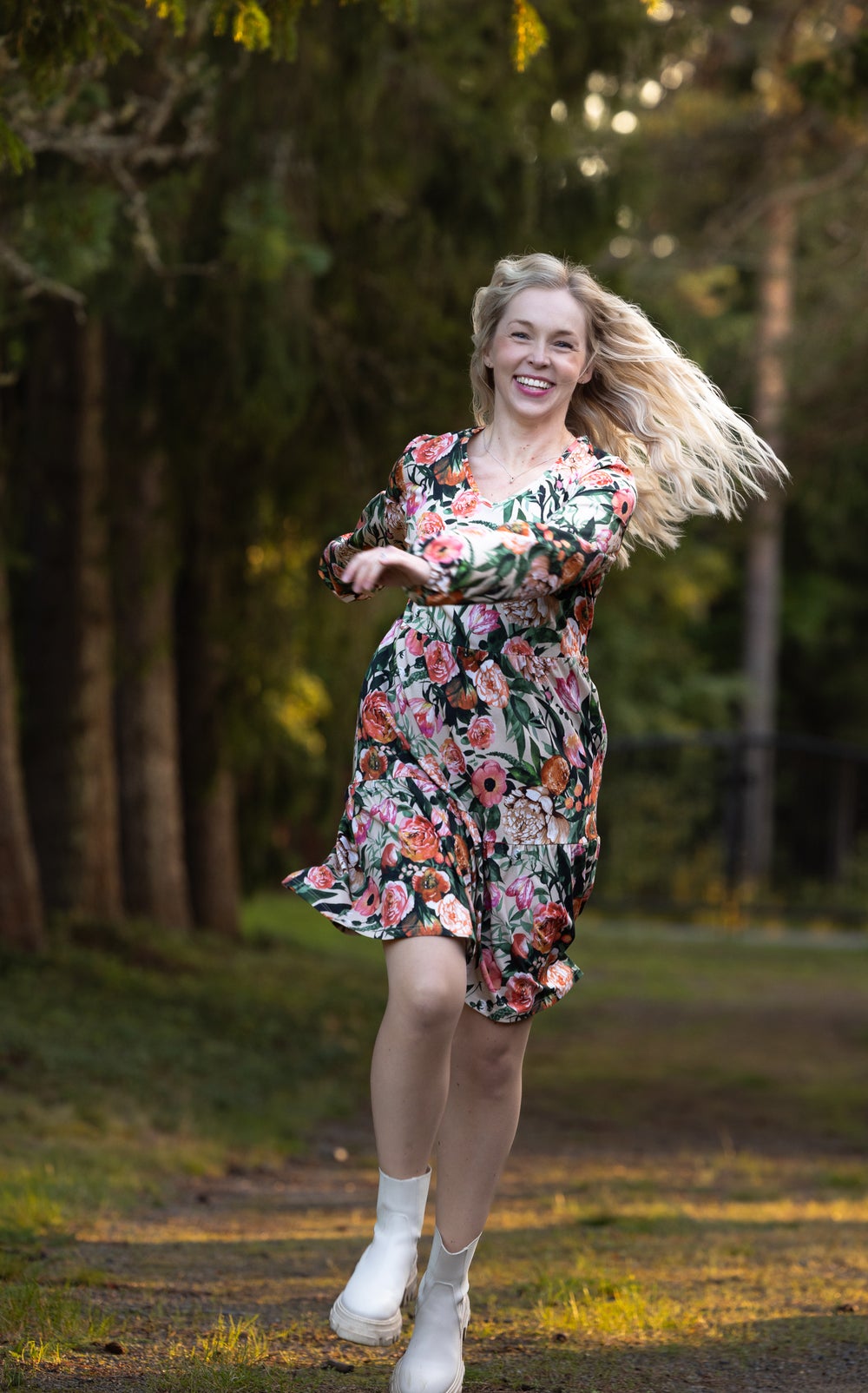 LYYTImekko (Kukkaiskylpy l&auml;mmin oranssi / vaalea beige trikoo)