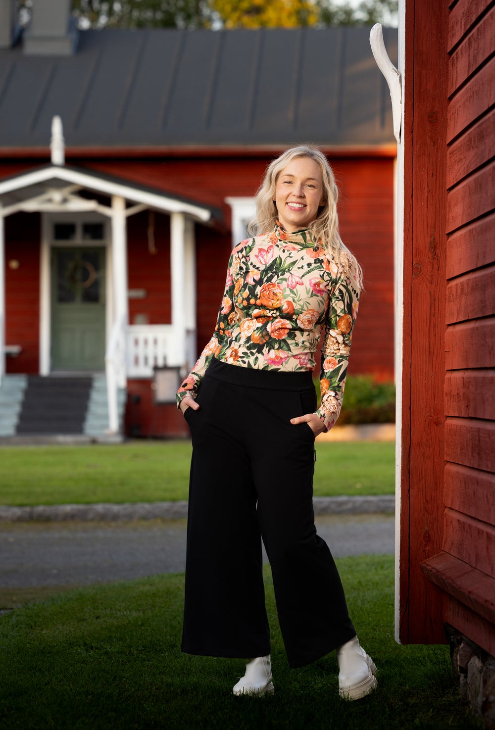 POOLOpaita (Kukkaiskylpy l&auml;mmin oranssi / vaalea beige trikoo)