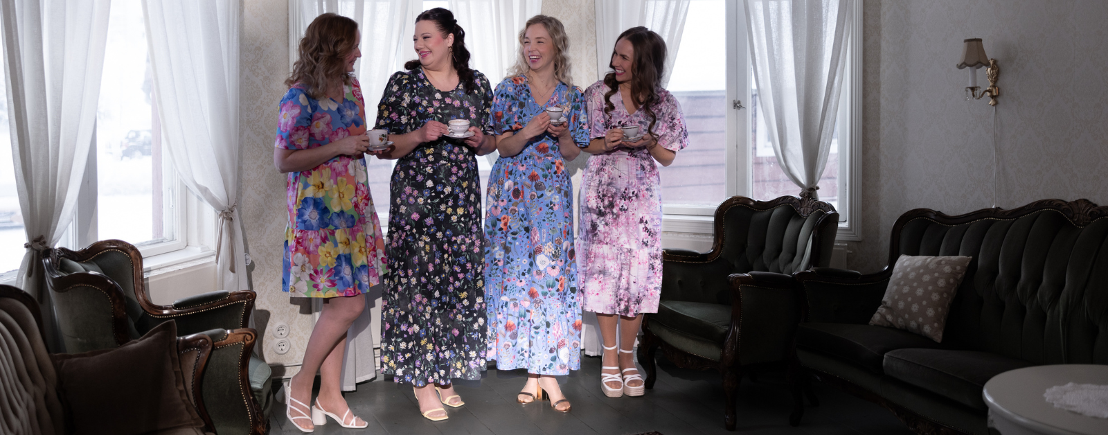 naiset-1 BannerText-Left