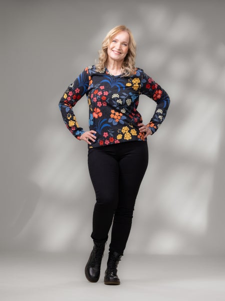 HELGApaita (M&ouml;kill&auml; musta / punainen / sininen trikoo)